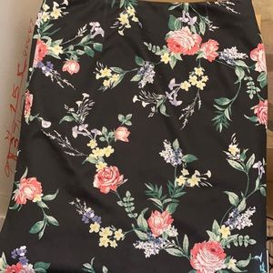 Carmen Marc Valvo
Black Floral Skirt